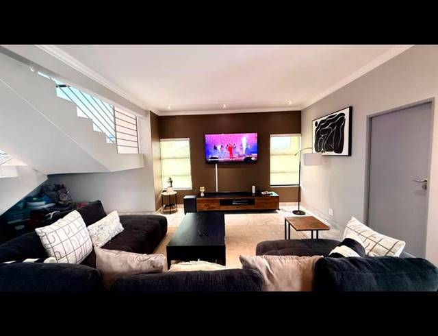 4 BEDROOM HOUSE FOR SALE IN EVERGLADES ESTATE